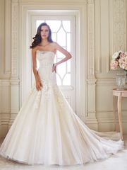 Stylish,  Bespoke Designer Wedding Gowns in Buckinghamshire